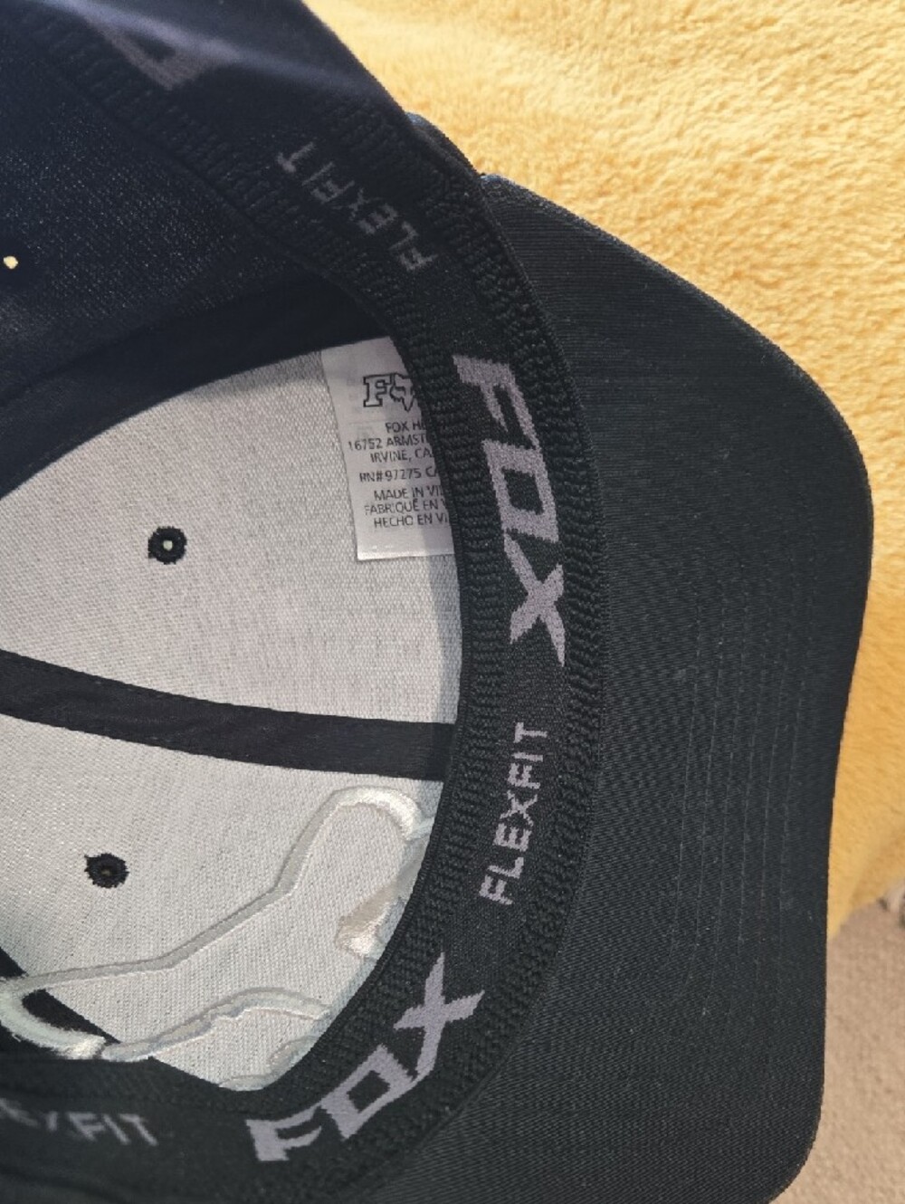 Fox mens Black Hat with White Fox Head Logo - Picture 2 of 6